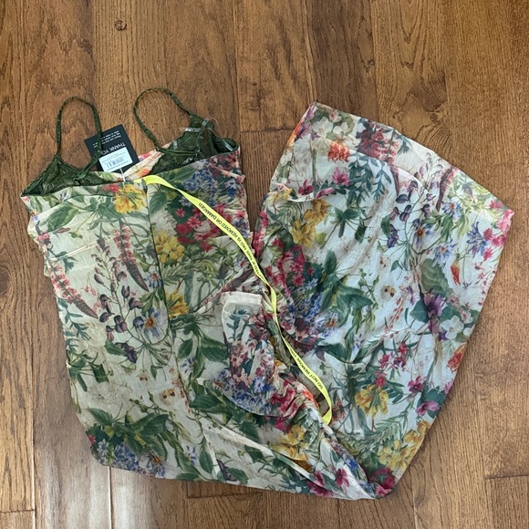 Aliava (formerly Alieva) Evita Floral and Lace Midi Dress - Picture 9 of 11